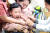 지난해 10월 15일 경기도 수원시 팔달구 한 소아병원에서 어린이가 예방접종을 맞고 있다. 뉴스1