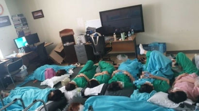 7평 방에 간호사 15명 단체 격리한 병원···"일까지 시켰다" 