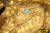 1916년 평양 석암리 9호분에서 출토된 낙랑시대(1세기)의 금제 허리띠고리(국보 제89호)다. 꿈틀대는 용의 생김새를 확대하면 1㎜도 안 되는 금 알갱이 장식들이 또렷하다. [사진 국립중앙박물관] 