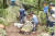 지난 12일 발굴기관인 수도문물연구원 주축으로 발굴 전문인력들이 북한산 인수봉 인근 계곡에서 발견된 석불 입상을 뒤집는 작업을 하고 있다. [사진 수도문물연구원]