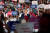 지난 9월 8일 노스캐롤라이나 주 윈스턴 셀럼에서 열린 유세에 참석한 도널드 트럼프 미국 대통령. 본인은 물론 참석한 지지자 대부분이 마스크를 쓰지 않았다. AFP=연합뉴스