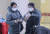 지난 3월 10일 제주국제공항 출국장에서 중국인들이 코로나19 예방을 위해 고글과 우비, 마스크 등을 착용하고 순서를 기다리고 있다. [뉴스1]