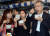 2012년 민주통합당 대선후보였던 문재인 대통령이 노량진역 인근 컵밥 포장마차에서 고시생들과 함께 컵밥을 먹고 있다.연합뉴스