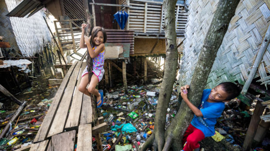 [더오래]한 평짜리 판잣집 빛나게 한 필리핀 빈민가 두 딸