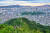 용마산 정상 아래 전망대가 있다. 서울을 파노라마로 볼 수 있는 최고의 장소다. [사진 서울관광재단]