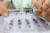 지난 21일 오후 인플루엔자 백신 조달 계약 업체의 유통과정에서 문제점을 발견돼 국가 인플루엔자 예방접종 사업을 일시 중단했다. 22일 서울 송파구의 한 소아병원에 보관된 독감 백신 앰플의 모습. 뉴스1