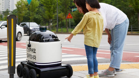규제샌드박스 통과한 '배민 로봇' 음식 배달한다…세계 최초 무선충전 버스도