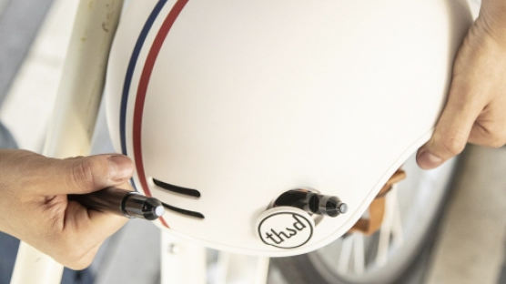 친구를 자전거 사고로 잃은 후 만든 ‘따우전드 헬멧’…이름의 뜻은?
