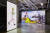 코오롱스포츠 한남 플래그십 스토어에 설치된 디자인 스튜디오 '입자필드'의 영상 작업. 2D그래픽을 콜라주한 가상의 풍경 속을 달리는 도시인들의 모습을 표현했다. 사진 코오롱스포츠
