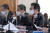 김용범 기획재정부 1차관(오른쪽)이 24일 오전 서울 중구 은행회관에서 열린 거시경제금융회의에서 모두발언을 하고 있다. 뉴스1