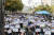 지난해 10월9일 오후 서울 국회의사당역 3번 출구 일대에서 야당 규탄ㆍ조국수호를 위한 '우리가 조국이다' 시민참여문화제가 열린 가운데 참여 시민들이 피켓들고 자리하고 있다. 뉴시스