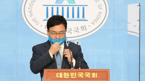 이상직, '이스타 사태' 논란끝 탈당…"의혹 소명하고 오겠다"