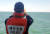 인천해양경찰서는 사망한 해양수산부 산하 서해어업지도관리단 소속 어업지도원 이모씨 (47)의 유류품 등 증거자료를 확보하기 위해 500t급 함정 3척과 300t급 1척을 소연평도 인근 해상에 투입해 주변을 수색하고 있다고 25일 밝혔다. [인천해양경찰서 제공]