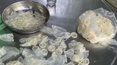 사용한 콘돔 34만개 씻어 재판매···베트남 뒤집은 콘돔 공장