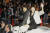 일본의 유명 여배우인 다케우치 유코(竹內結子)가 27일 숨진 채 발견됐다. 사진은 지난 2010년 1월 사카이 마사토(堺雅人)와 함께 오픈카를 타고 퍼레이드를 하는 다케우치 유코. [교도=연합뉴스]