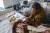 아르메니아-아제르바이잔 분쟁 지역인 나고르노-카라바흐의 한 병원에서 28일(현지시간) 한 아빠가 폭격으로 다친 아들을 돌보고 있다. AP통신=연합뉴스