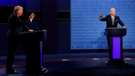 트럼프·바이든 첫 대선토론 신경전…앵커 "말 끼어들지 말라"