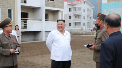 김여정, 66일만에 '철의 삼각지대'서 등장···김정은 밀착수행