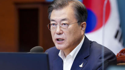 文 국정지지율 40% 후반대···피살 뒤 대북정책 여론 안좋아