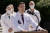 도널드 트럼프 대통령 주치의 숀 콘리가 3일 월터 리드 군 병원 앞에서 기자회견을 열고 있다. [로이터=연합뉴스]