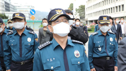 경찰청장 "광화문 봉쇄 불가피했다, 한글날도 차벽 세울수도"