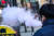 지난해 서울 시내에서 액상 전자담배를 피우는 시민. 뉴스1