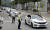 보수단체 '애국순찰팀' 회원들이 3일 오후 서울 서초구 조국 전 법무부 장관 자택 인근에서 차량을 이용한 드라이브 스루 집회를 하고 있다. 뉴스1