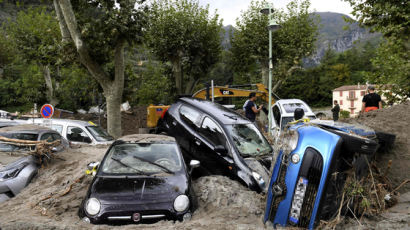 집 수십채가 와르르…코로나 이어 태풍 덮친 유럽
