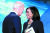 민주당 조 바이든 후보와 카멀라 해리스 부통령 후보가 이야기를 나누고 있다. [연합뉴스]