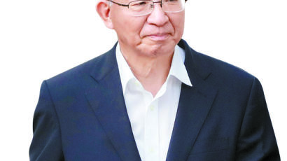 양승태 재판 증인 출석한 고위법관 "檢 수사 위법" 증언 거부