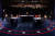  7일(현지시간) 열린 미국 대선 부통령 TV토론회에서 마이크 펜스 부통령(오른쪽)과 카멀라 해리스 민주당 후보가 입장하고 있다. [AFP=연합뉴스]