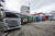 현대자동차가 만든 엑시언트 수소전기트럭이 7일(현지시간) 스위스 루체른에서 열린 고객 인도식을 위해 주차돼 있다. 사진 현대자동차