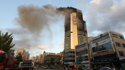 "고층 건물이 화염에 휩싸였다"…울산화재, 외신도 신속보도