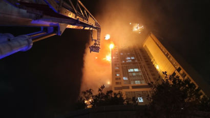 [사진] 울산 33층 주상복합 건물에 큰불…주민 수백 명 한밤 대피
