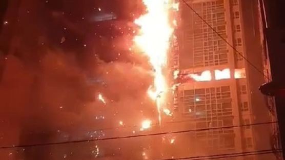 [영상] 울산 33층 주상복합 큰 불길 잡혀…수십명 병원 이송