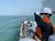 지난 3일 해양경찰청 소속 대원들이 서해 연평도 해역에서 북한에 의해 사살된 해양수산부 공무원 이모(47)씨 시신을 찾기 위해 수색작업을 벌이고 있다. [뉴스1]