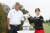 KPGA 여자 PGA 챔피언십 우승 트로피를 가운데에 두고 함께 자축하는 김세영(오른쪽)과 캐디 폴 푸스코. [AFP=연합뉴스]