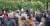 13일(현지시간) 독일 베를린에서 미테구 거리에 설치된 '평화의 소녀상' 앞에서 현지 교민과 시민이 당국의 철거명령 철회를 요구하고 있다. [사진 제공=현지 교민]