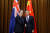  지난 2018년 5월 베이징에서 만난 윈스턴 피터스 뉴질랜드 외무장관(왼쪽)과 중국 왕이 외교부장 [로이터=연합뉴스]