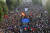 14일 태국 방콕 거리를 가득 메운 민주화 시위대. 약 2만 명이 참여한 것으로 추산된다. [AFP=연합뉴스] 