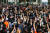 태국 정부가 5인 이상 집회를 금지하는 긴급 조치를 내렸지만, 15일 방콕에선 대규모 민주화 시위가 또 열렸다. [로이터=연합뉴스] 