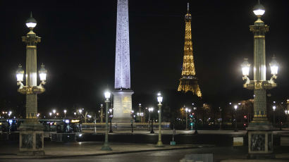 에펠탑도 샹젤리제도 적막강산, 코로나 비상사태로 야간 통금 실시한 프랑스