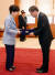 박근혜 전 대통령이 2014년 이주열 한국은행 총재에게 임명장을 수여하고 있다. 청와대사진기자단
