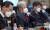김상동 경북대 총장(왼쪽에서 두번째)이 19일 대구 북구 경북대학교 글로벌플라자에서 열린 국회 교육위원회의 대구·경북 및 강원 국립대에 대한 국정감사에서 질의를 듣고 있다. 연합뉴스