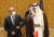 18일 바레인 마나마에서 수교 합의를 한 벤 샤밧 이스라엘 국가안보보좌관(왼쪽)과 알자야니 바레인 외무장관이 서로의 팔꿈치를 치고 있다. [EPA=연합뉴스]