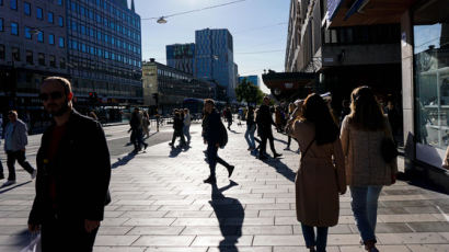 '집단 면역' 스웨덴도 "지역봉쇄 검토"…가을 재확산 못 피했다