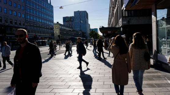 '집단 면역' 스웨덴도 "지역봉쇄 검토"…가을 재확산 못 피했다