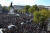 18일(현지시간) 프랑스 파리 레퓌블리크 광장에 모인 수천 명의 사람들. 광장에서는 길거리에서 잔혹하게 살해된 중학교 교사 사뮈엘 프티(47)를 추모하는 집회가 열렸다. [AP=연합뉴스]