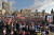 지난 8월 11일 폐허가 된 베이루트 항구 인근에서 수천명의 반정부 시위대가 집회를 벌이고 있다. EPA=연합뉴스