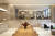 전국 에이스에비뉴 5개 매장 중 최초로 들어선 에이스에비뉴 청담점 내 라운지 카페. 주변에 유럽의 명품 브랜드 가구들이 전시돼, 고객들은 차를 마시면서 가구를 감상할 수 있다. [사진 에이스침대]